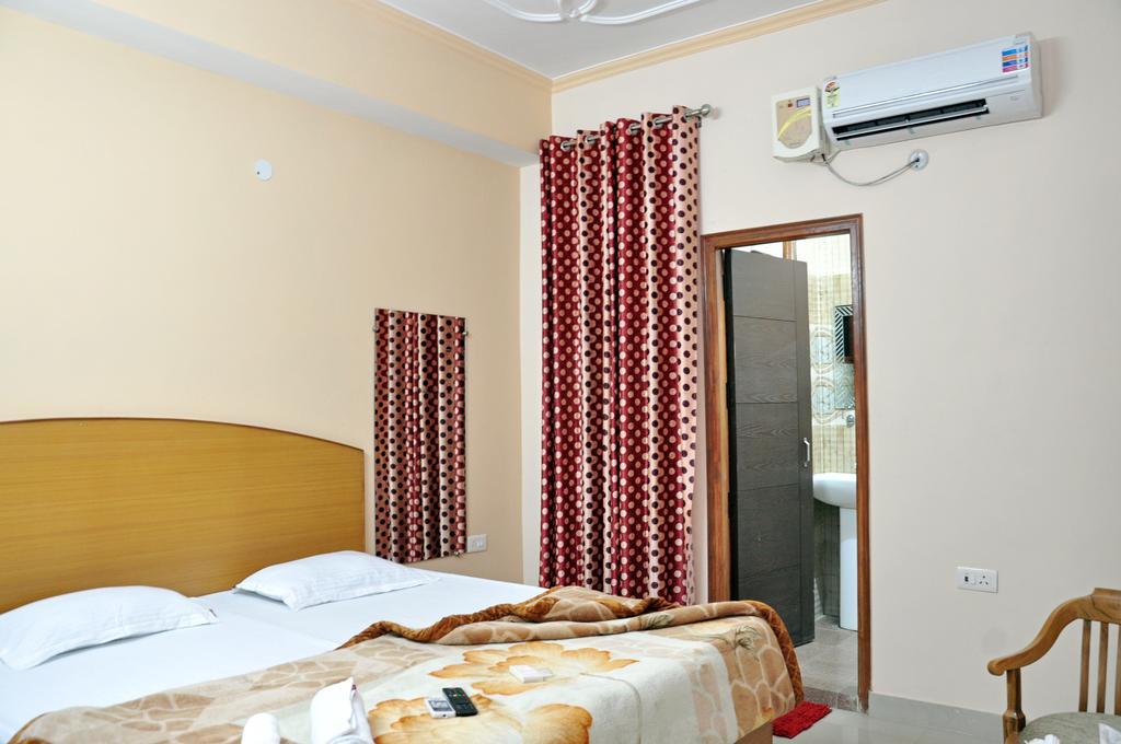 Hotel Rk Residency Noida Quarto foto